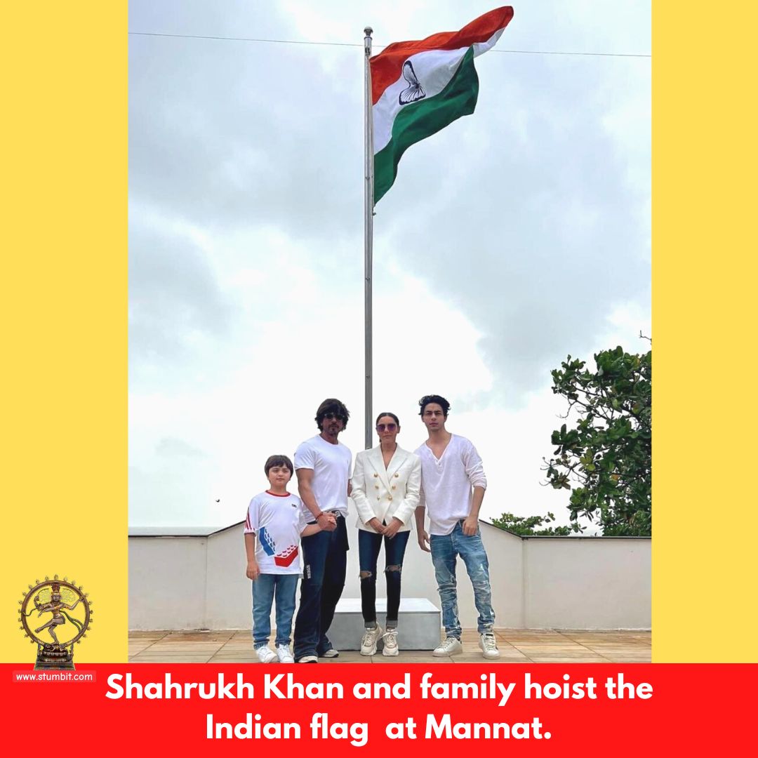 Sharukh khan and family hoist the flag-Stumbit Actors